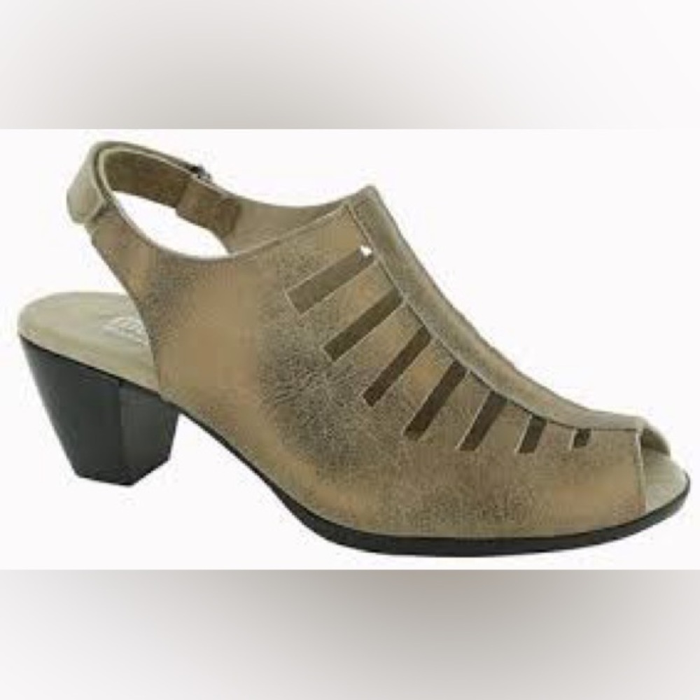 Munro ‘Abby' Slingback Sandal, beige with shimmer, size 8M